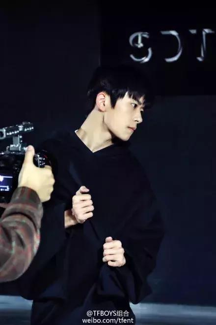 魔法城堡tfboys易烊千玺solo,易烊千玺个人舞台solo舞蹈
