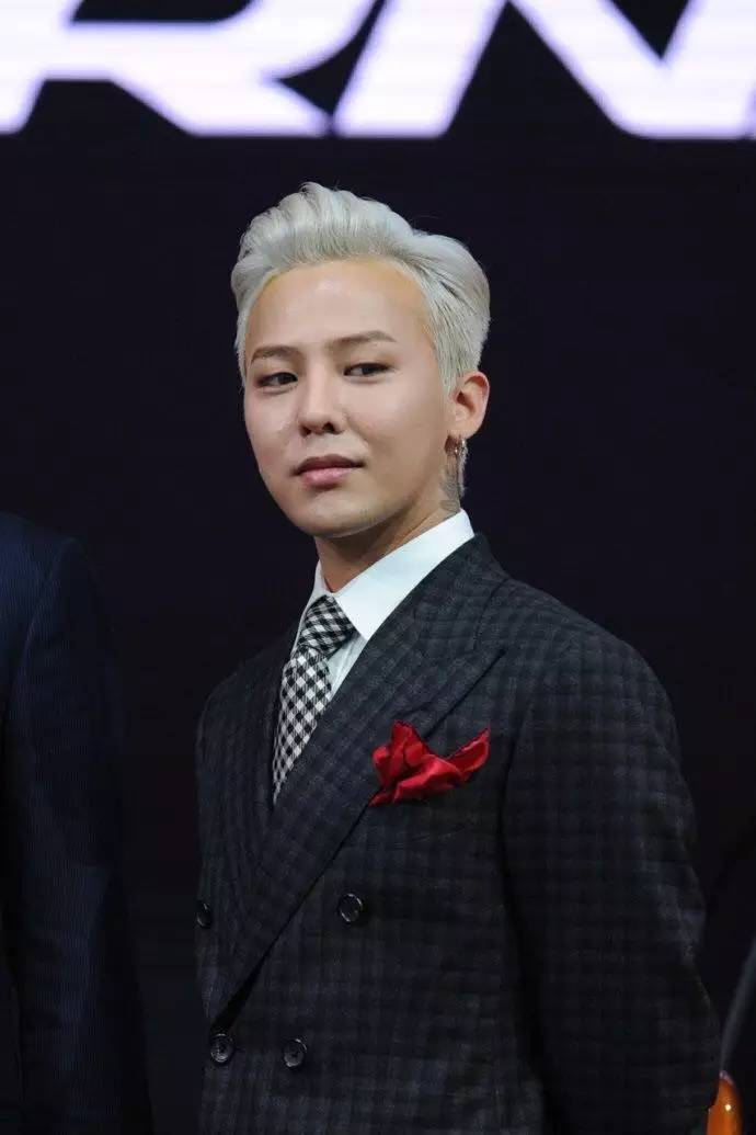 Mr.Why的朋友圈被车展刷屏了（上次欠了你们的老公权志龙，多图慎点）