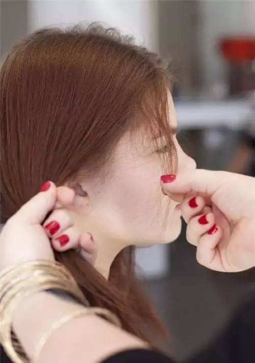 编发三股辫慢动作,编发最简单的三股