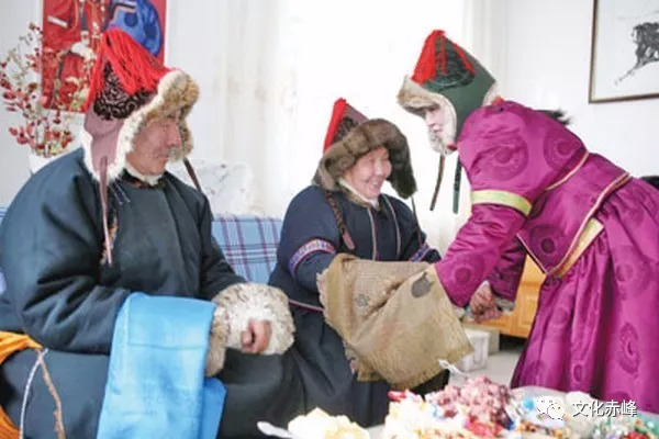 蒙古族习俗查干萨日,蒙古族查干萨日怎么过