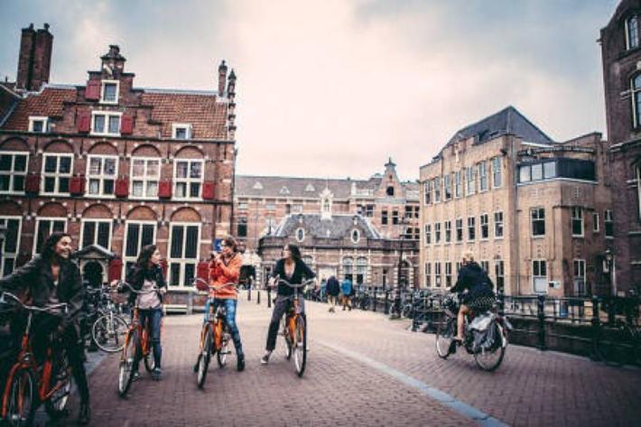 在欧洲五大联赛豪门踢球,欧洲五大联赛比起nba谁更厉害