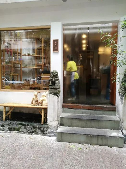 原来好多热门苍蝇馆子的干货，都可以抽真空、当特产带走！