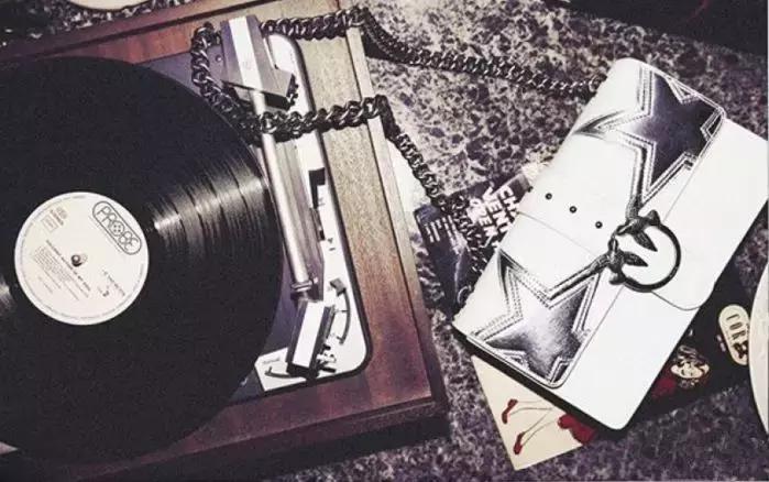 超实用剁手攻略！千元的Furla到万元Chanel，奢侈品包包全球比价~