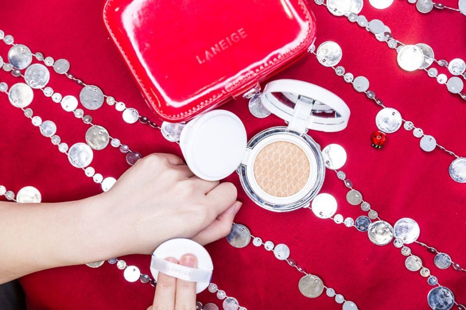 跟着宋慧乔、李圣经一起打造“新年妆”，你看怎么样？