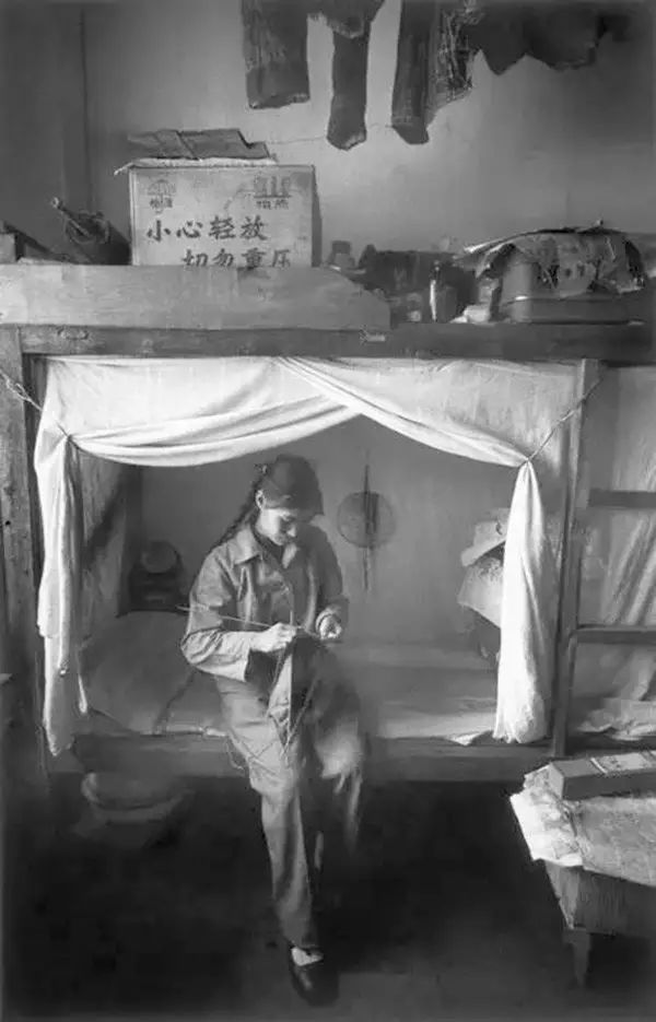 1957年的裸模与热吻！这个外国人在中国*拍偷**的老照片你一定没见过