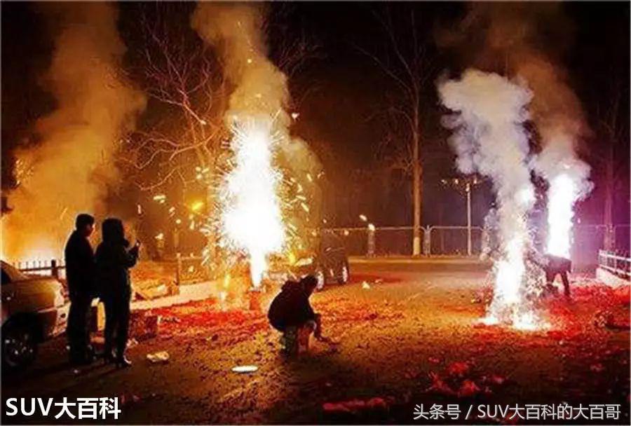 爆竹声声辞旧烟花满天迎新春,爆竹声声辞旧岁礼花漫天迎新春