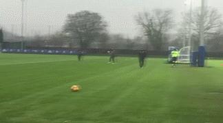 教练的脚法比球员厉害点,教练的神仙脚法