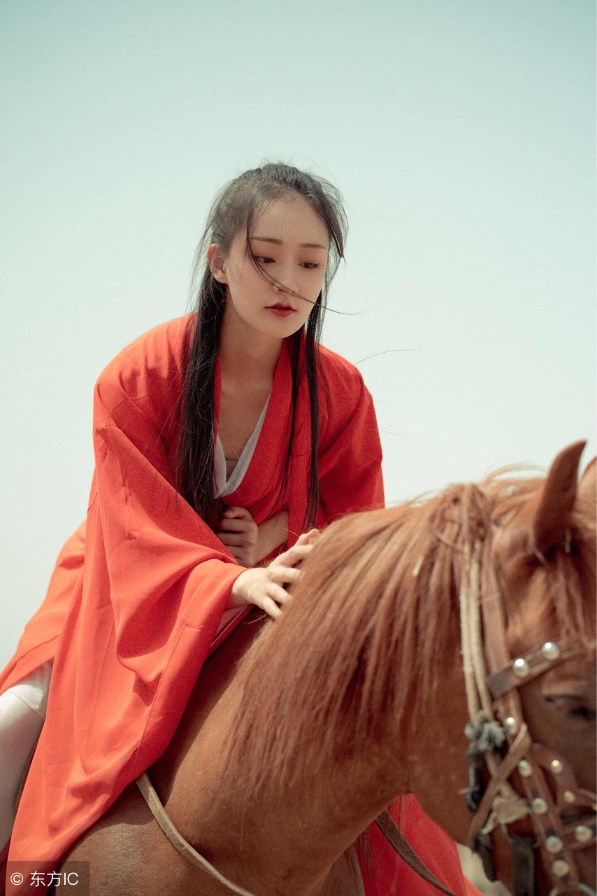 金庸笔下人物张无忌,金庸张无忌从什么时候爱上赵敏的