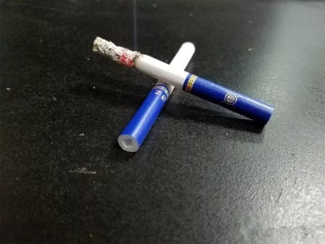 改版的芙蓉王，怎么把爆珠塞进去的？