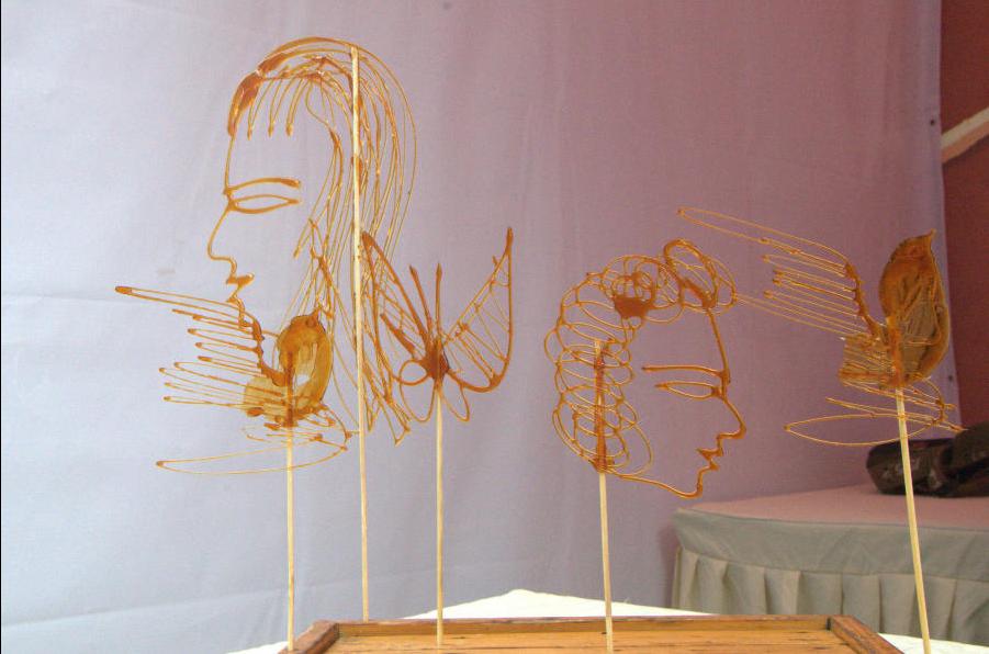 男子做糖画30多年作品常被人高价购买收藏