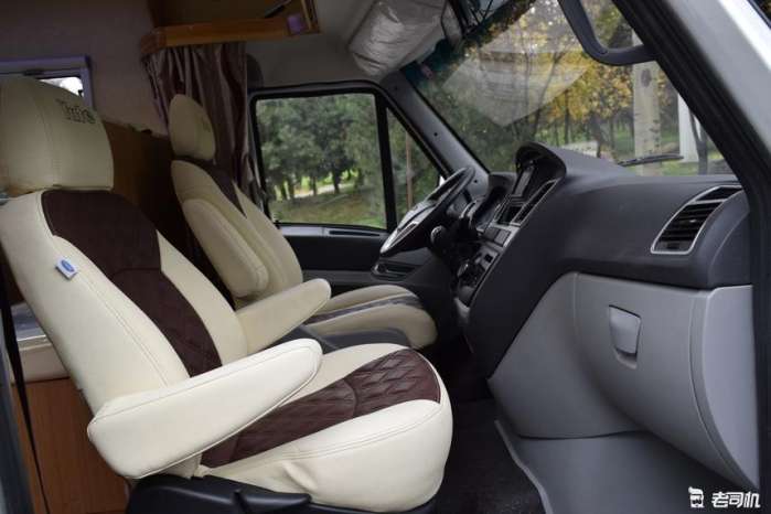 大通b型国产房车最新款,上汽大通maxusv80长轴中顶房车