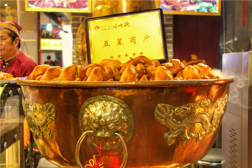 开封特色小吃桶子鸡,开封著名的小吃一条街在哪里