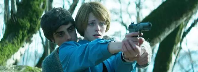 究竟谁是谁的人质！以自由的名义去杀人，这群富二代是否值得同情