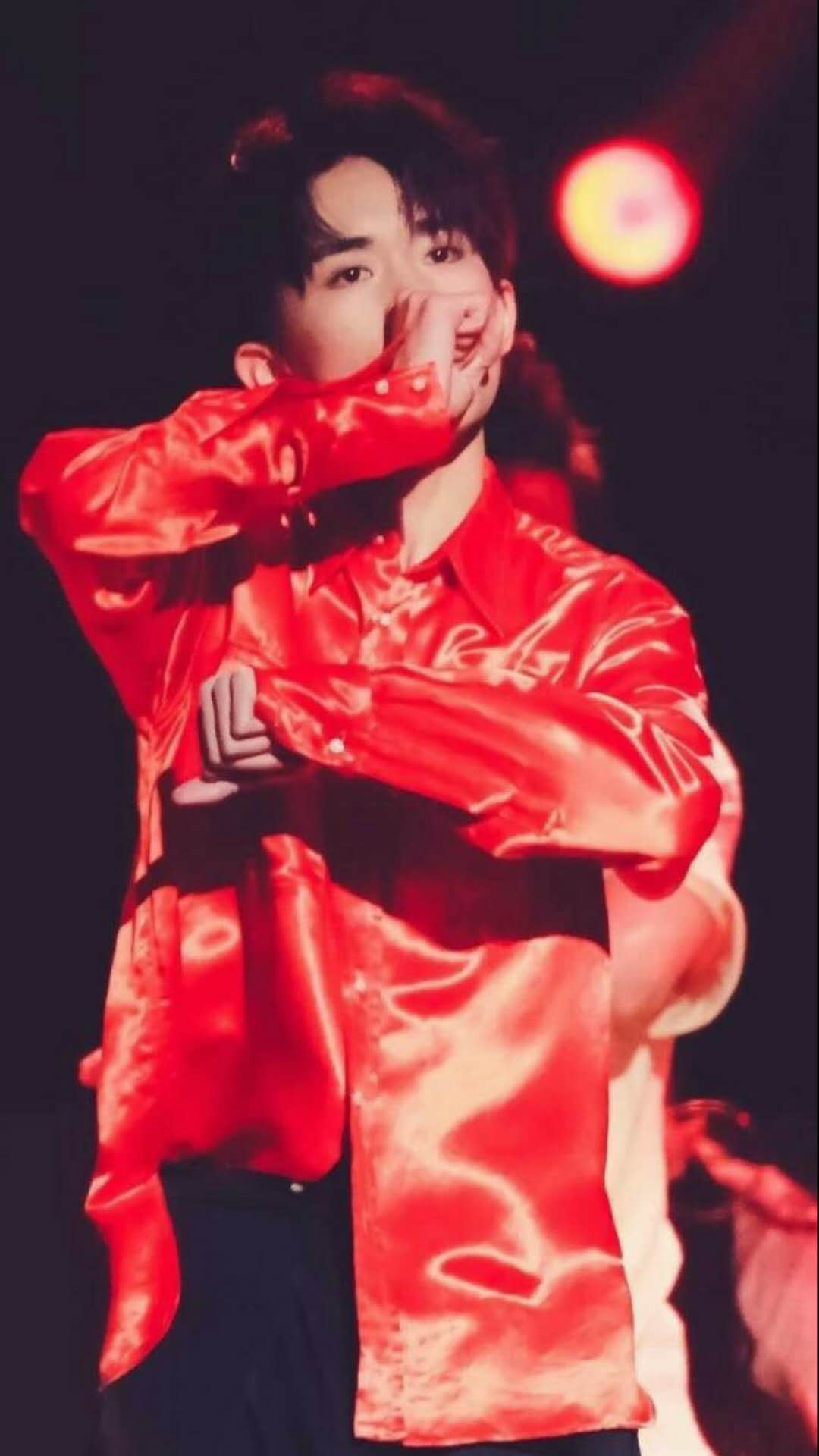 易烊千玺能超过迈克尔杰克逊么,易烊千玺会成为华语电影巨星吗