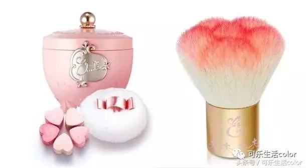 用上呢个狗狗肉球腮红刷,祝你狗年大吉吧!