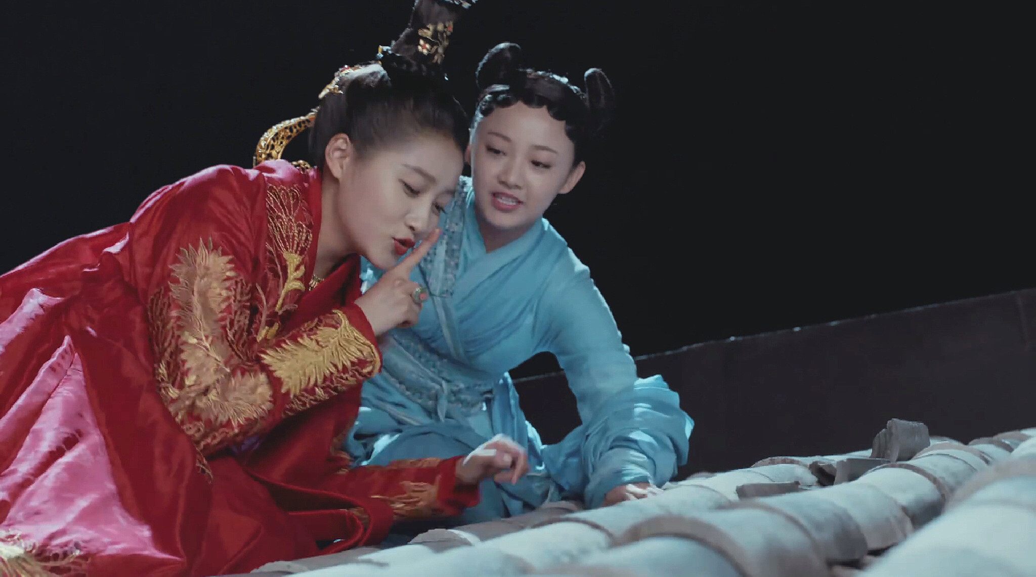 凤囚凰清越最后到底跟谁在一起了,凤囚凰清越和刘楚玉玩耍