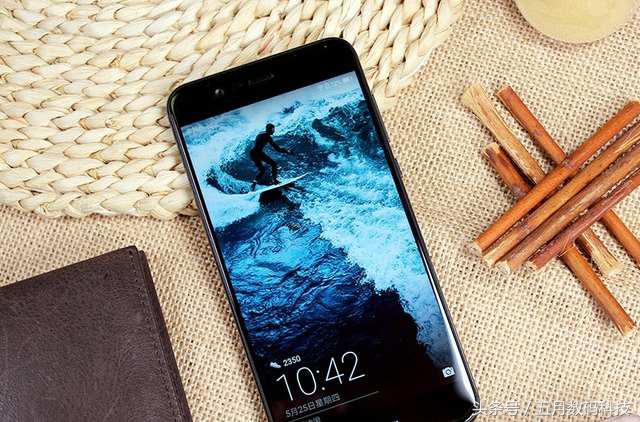 华为历代手机荣耀系列,华为手机荣耀系列最早的