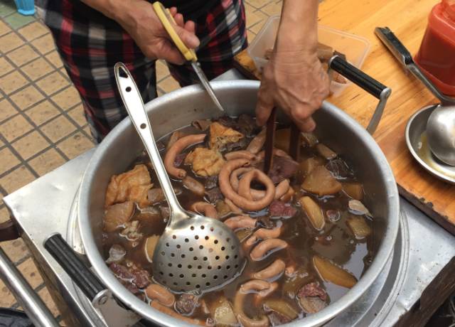 一碗牛杂能在夜市立足几十年,牛杂记忆深处的味道