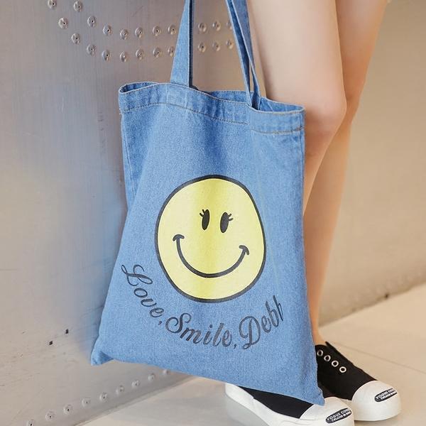 温暖和微笑留给值得的那个人,温暖的微笑给别人也给自己