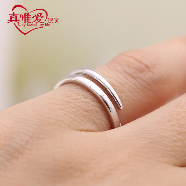 以前很想要一个戒指现在自己买了,去买一枚自己喜欢的戒指