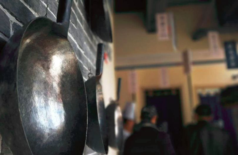 章丘铁锅当初是怎么一夜爆红的,章丘铁锅现在有多火