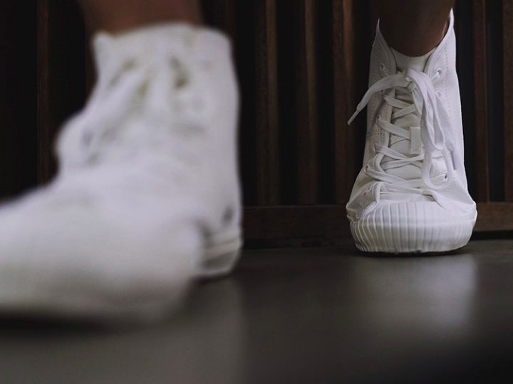 撞鞋不可怕谁最尴尬,撞鞋不可怕谁假谁尴尬