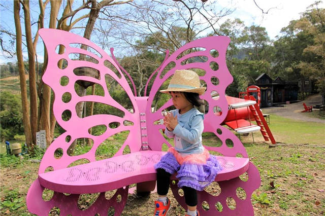 苗栗新景点:魔戒夏尔哈比人屋,走进格林奇幻森林,好拍到相机没电~(上)