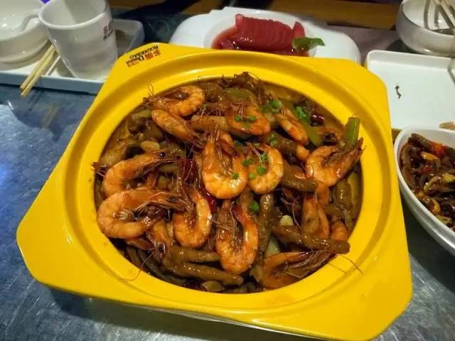 武汉一女学生拿着10块钱去买好吃的，竟然被。。。