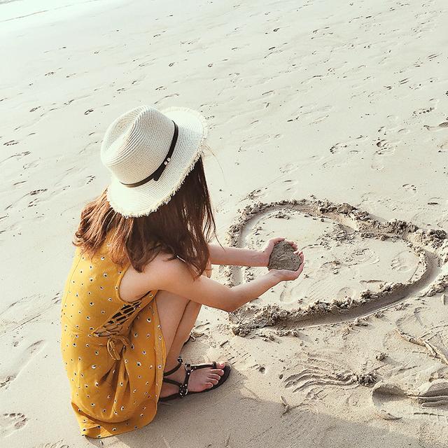 不想烂大街？一件镂空让你与她美的不一样