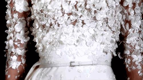 上帝创造了爱情人类发明了婚姻,上帝创造了男人女人