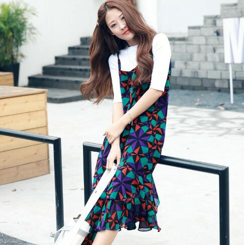 单穿吊带裙太露不好意思出门？只需一招让你美上加美