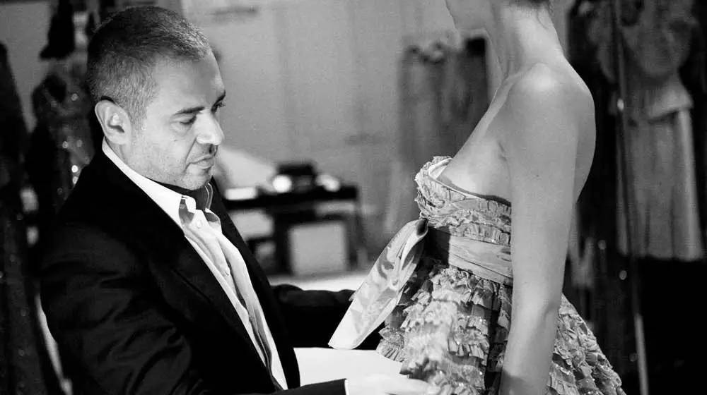 上帝创造了爱情人类发明了婚姻,上帝创造了男人女人