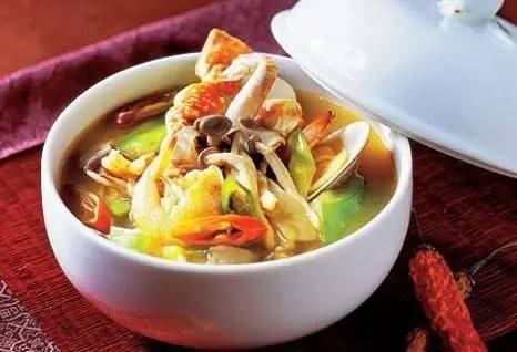 泰国普吉岛夜市小吃美食,泰国美食街边小吃跳跳虾