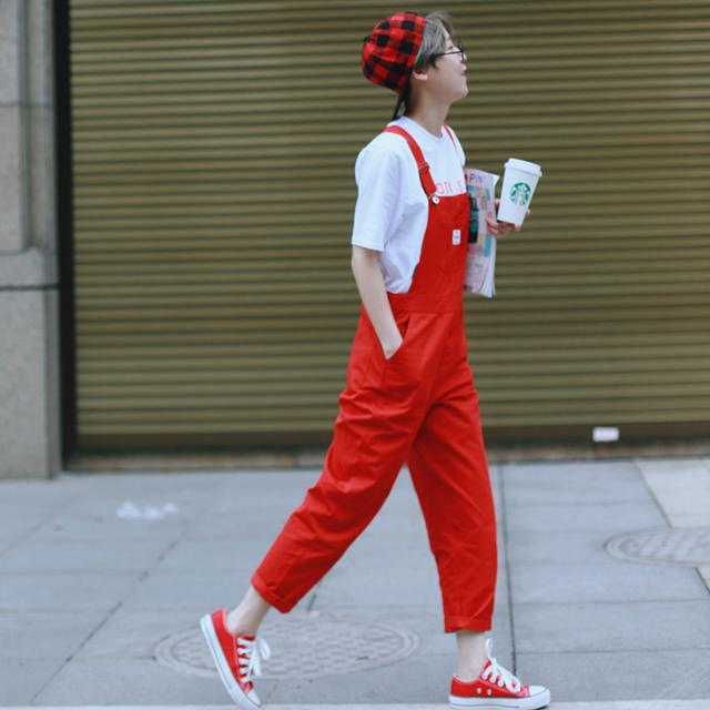 童真背带裤释放夏日活力