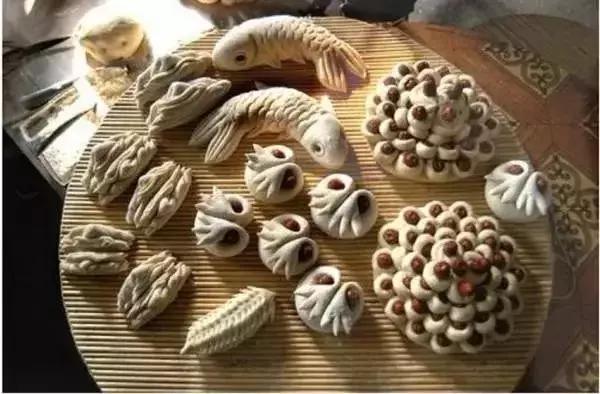 正月初五迎财神祝大家好运连连,正月初五迎财神紫气东来福满门