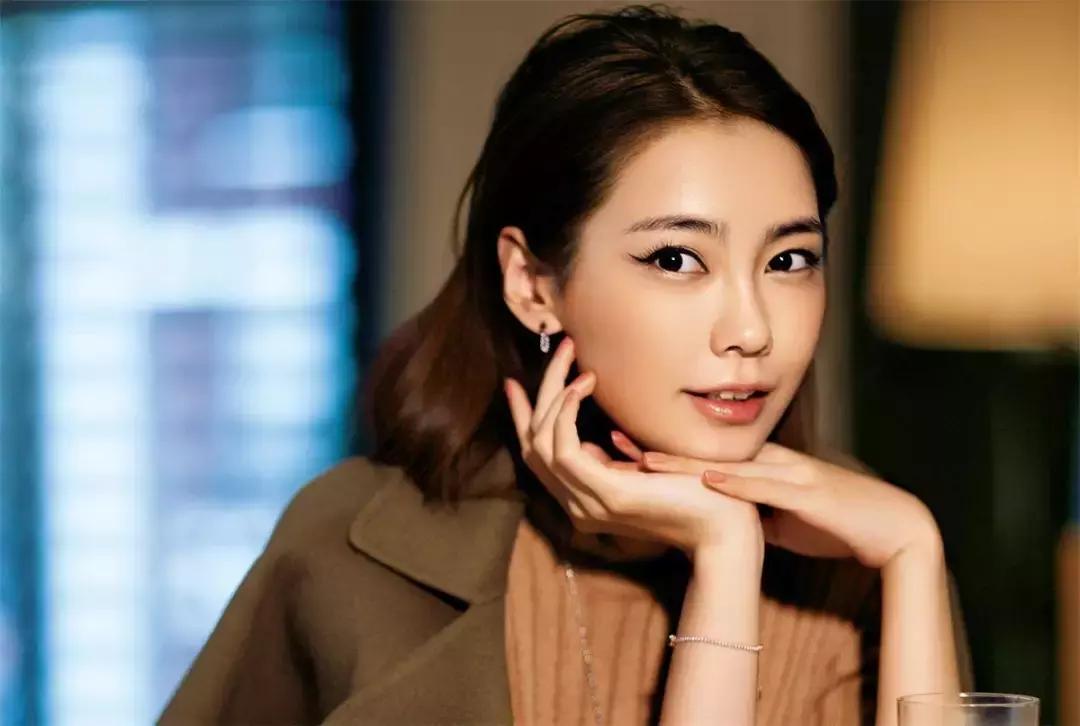 这两天自拍出现次品了？那是因为你没用好光，快调！