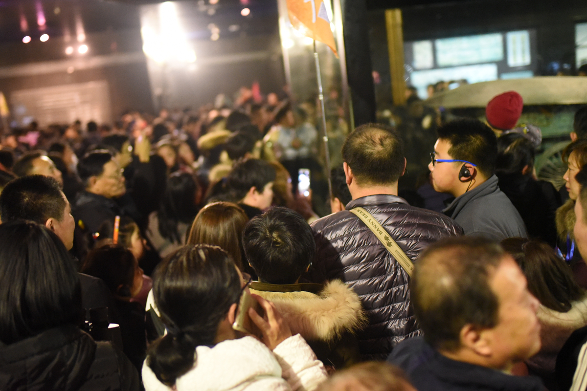 西安兵马俑景区人山人海,11万人挤爆兵马俑景区