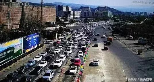 川a返程高峰预测,川a大军返城堵车图片