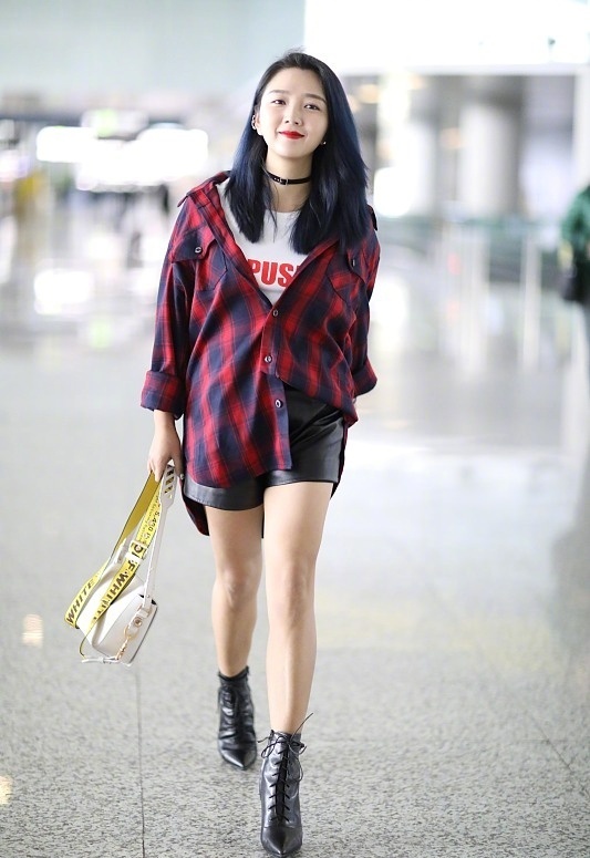 现在的年轻人穿衣服好潮流时尚,如何穿衣服才能时尚潮流