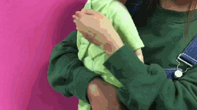 溢奶和吐奶的区别及处理方法,溢奶吐奶