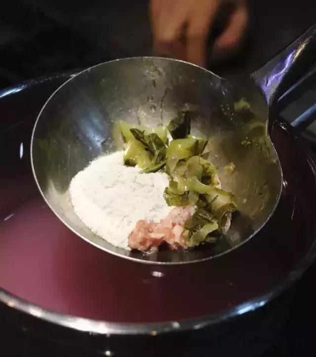 姑父的早餐店仅依赖这八款秘制米线配方，日接待量高达800人次