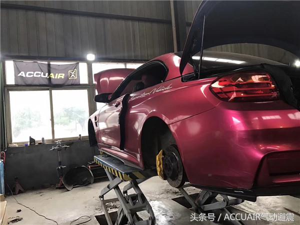 宝马428i硬顶敞篷电光樱花粉,尊贵迈腾改装