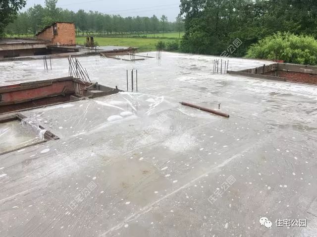 农村建房做真石漆的步骤,农村建房包工头不干了