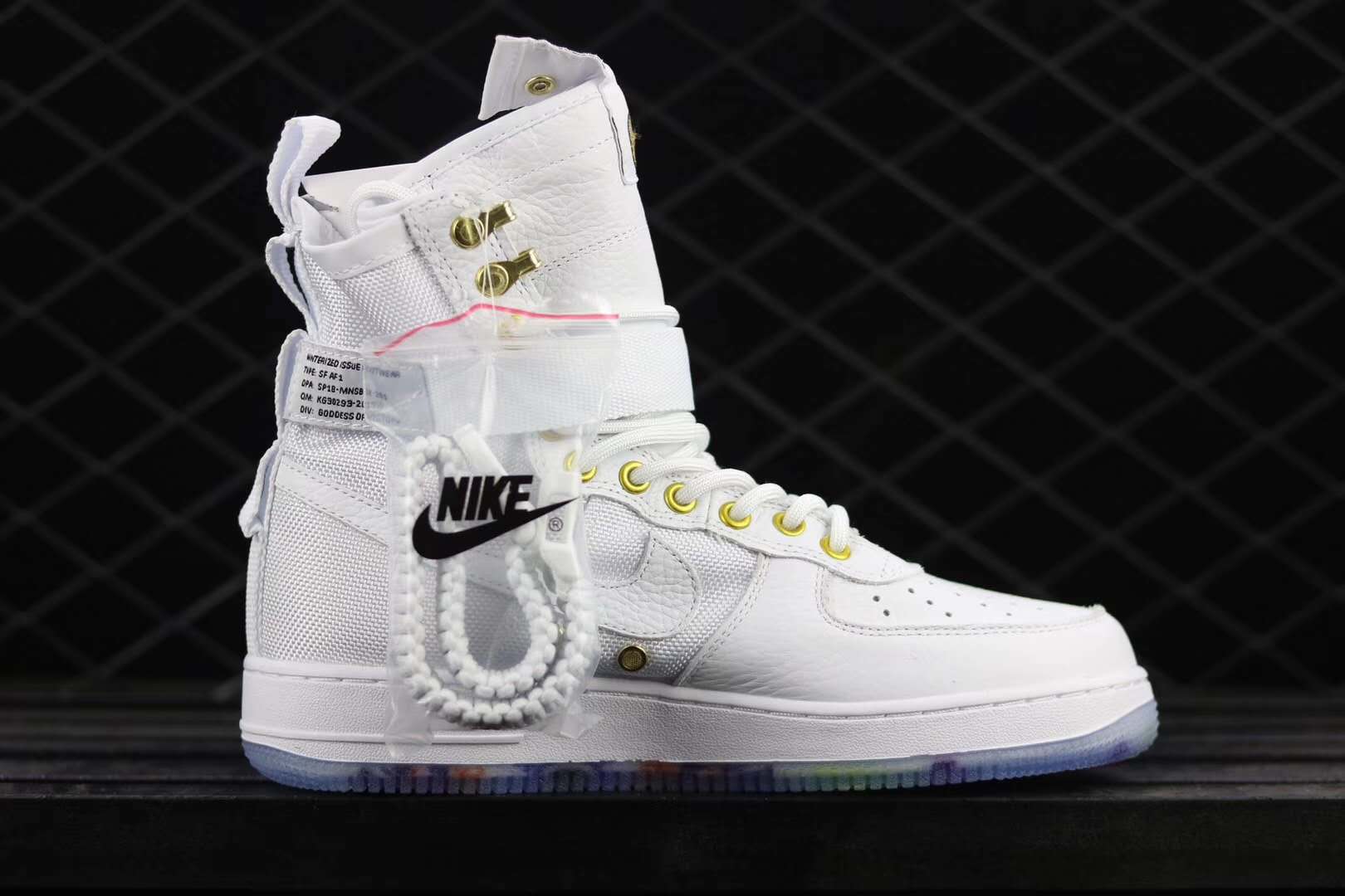 潮鞋nikeair,nikeairforce1龙年限定鞋后跟