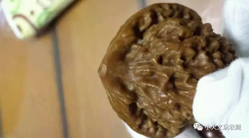 文玩核桃有点小崩尖,小火说
