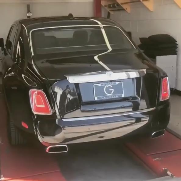 梅威瑟炫富新境界,梅威瑟炫富的生活视频