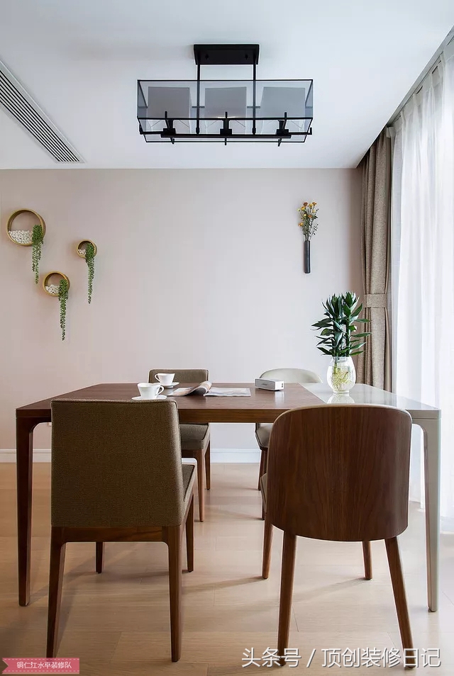 铜仁沙发装修效果图,极简原木风格沙发墙