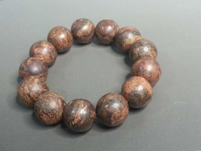 最适合男人佩戴的手串都在这里,小叶紫檀手串15颗适合男人戴吗