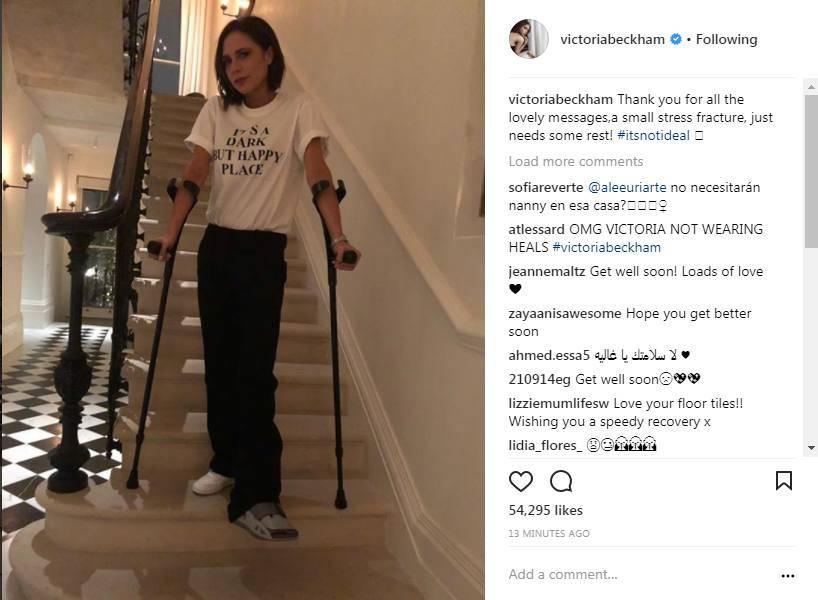 爱高跟鞋如此疯狂！贝嫂维多利亚，左脚骨折，右脚也穿高跟鞋