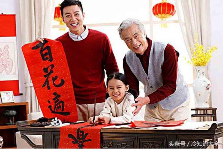 春节贴对联习俗的由来,春节挂灯笼的习俗由来